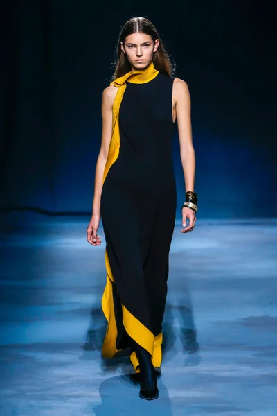 Look 32